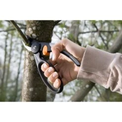 Fiskars Bypass-Gartenschere "Elegance" P44 -Gardena Verkaufe Fiskars Bypass Gartenschere Elegance P44@@9hsaai11 1